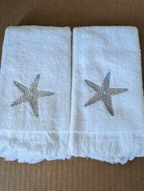 Avanti Towels White Hand Towels with Multicolored Starfish Embroidery Set of 2